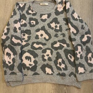 Oxo Gray and Pink Leopard Print woman’s Sweater